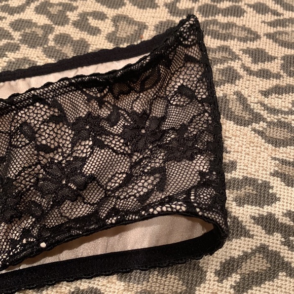 NWOT TOP SECRET WEAPON BANDEAU IN BLACK LACE WITH CHAMPAGNE COLOR LINING MEDIUM - Picture 9 of 12